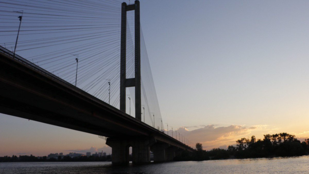 В Киеве больше чем на месяц частично перекрыли Южный мост: схема