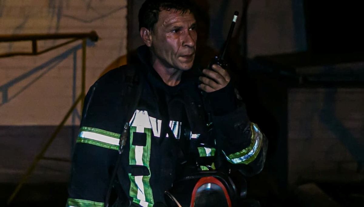 В центре Киева загорелся колледж: из горящего здания спасли человека