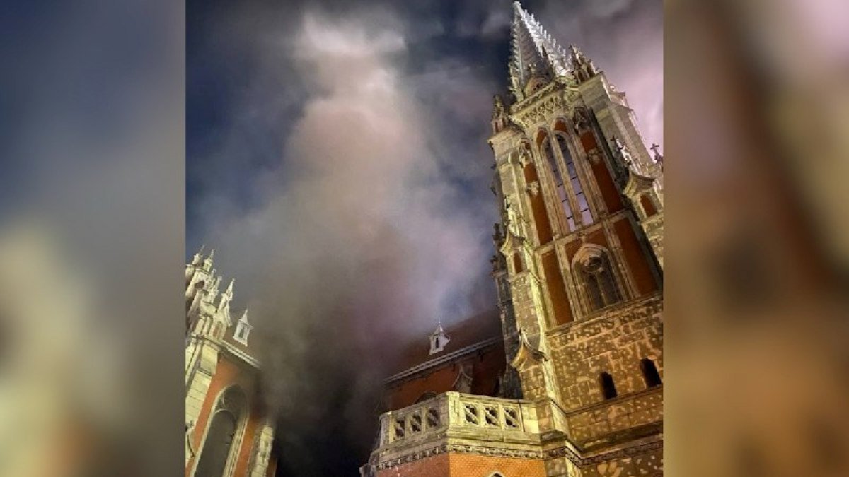 В Киеве горел костел Святого Николая: все, что известно о пожаре