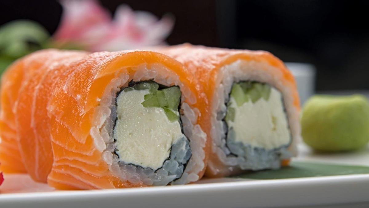 Где в Киеве заказать суши и роллы: сервис доставки еды Watatsumi