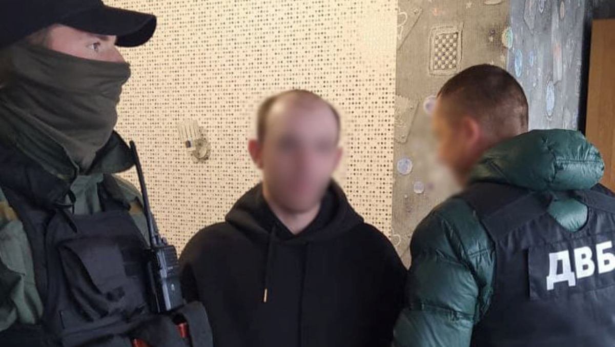 В Киеве задержали ОПГ, которая под видом полицейских занималась разбоем и вымогательством