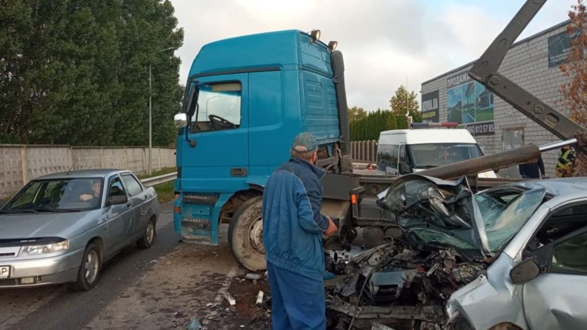 Появилось видео момента смертельного ДТП с мусоровозом под Киевом