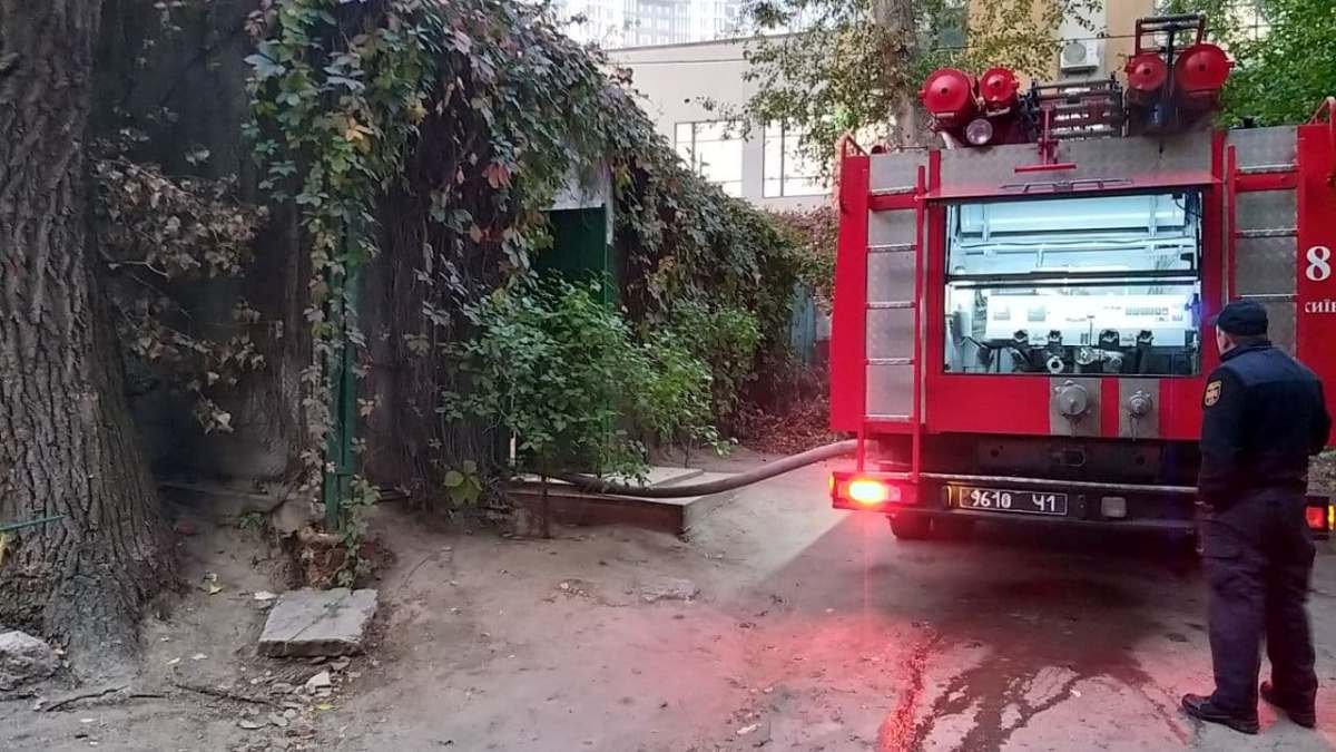 В Киеве в сгоревшем здании нашли тело человека