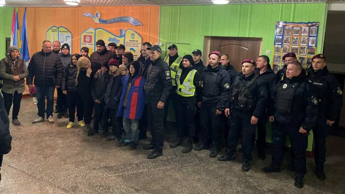 Под Киевом всю ночь искали трех пропавших школьников