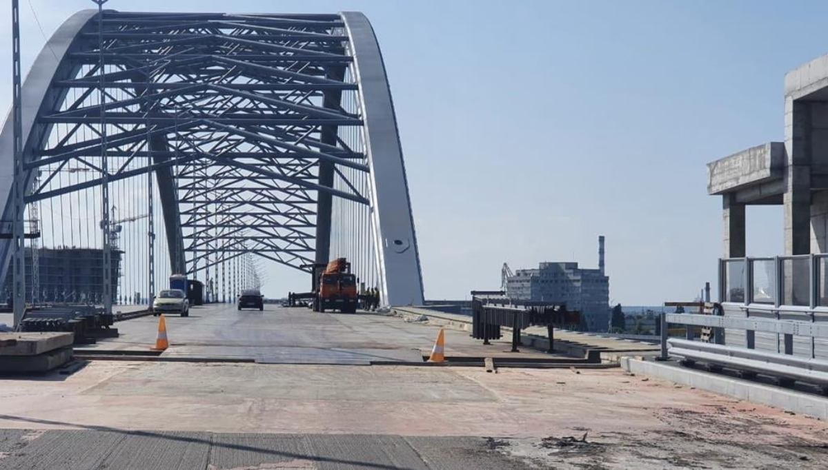 В Киеве на строительстве Подольского моста разворовали 150 миллионов