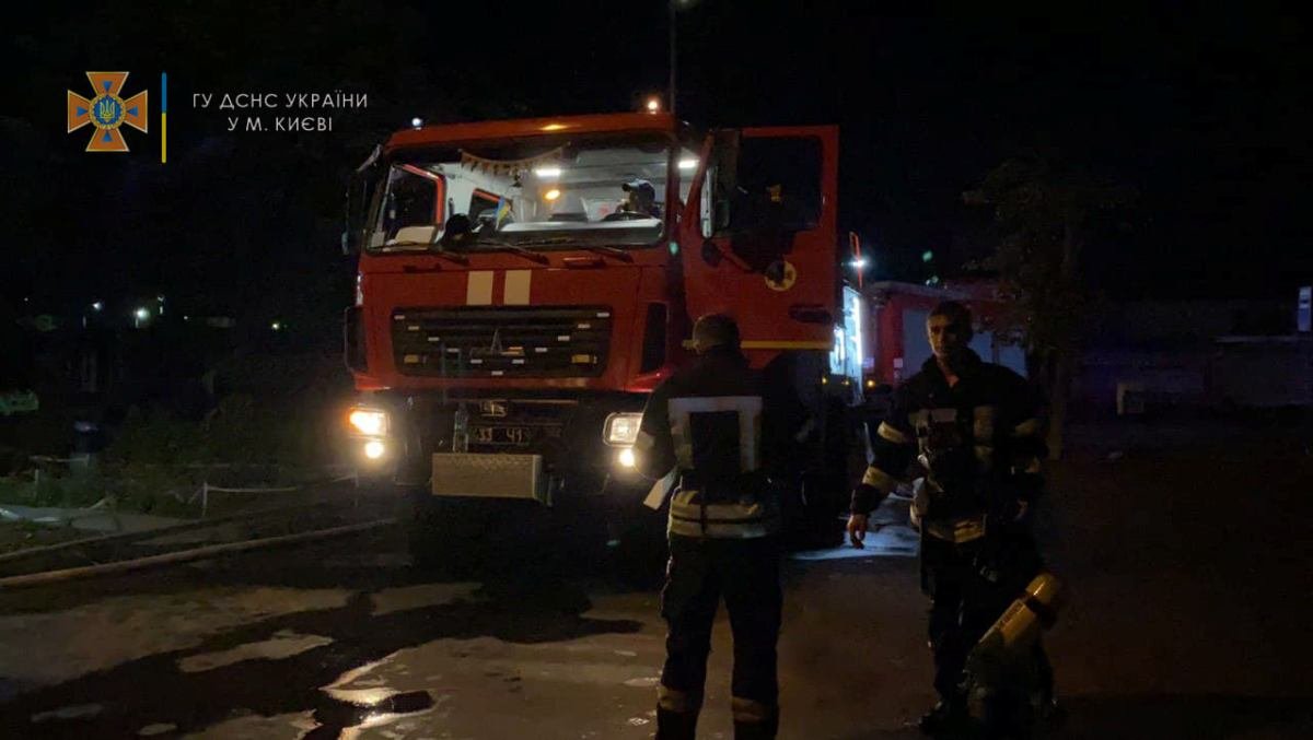 В Киеве во время пожара в многоэтажке погиб человек