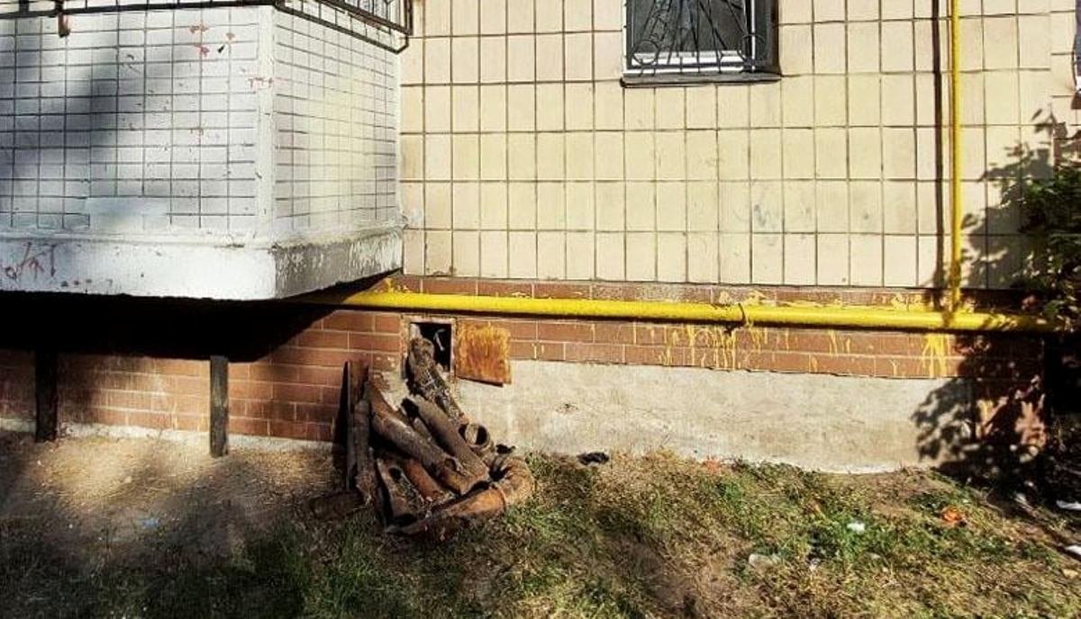 В Киеве мужчина спиливал водопроводные трубы в подвалах жилых многоэтажек
