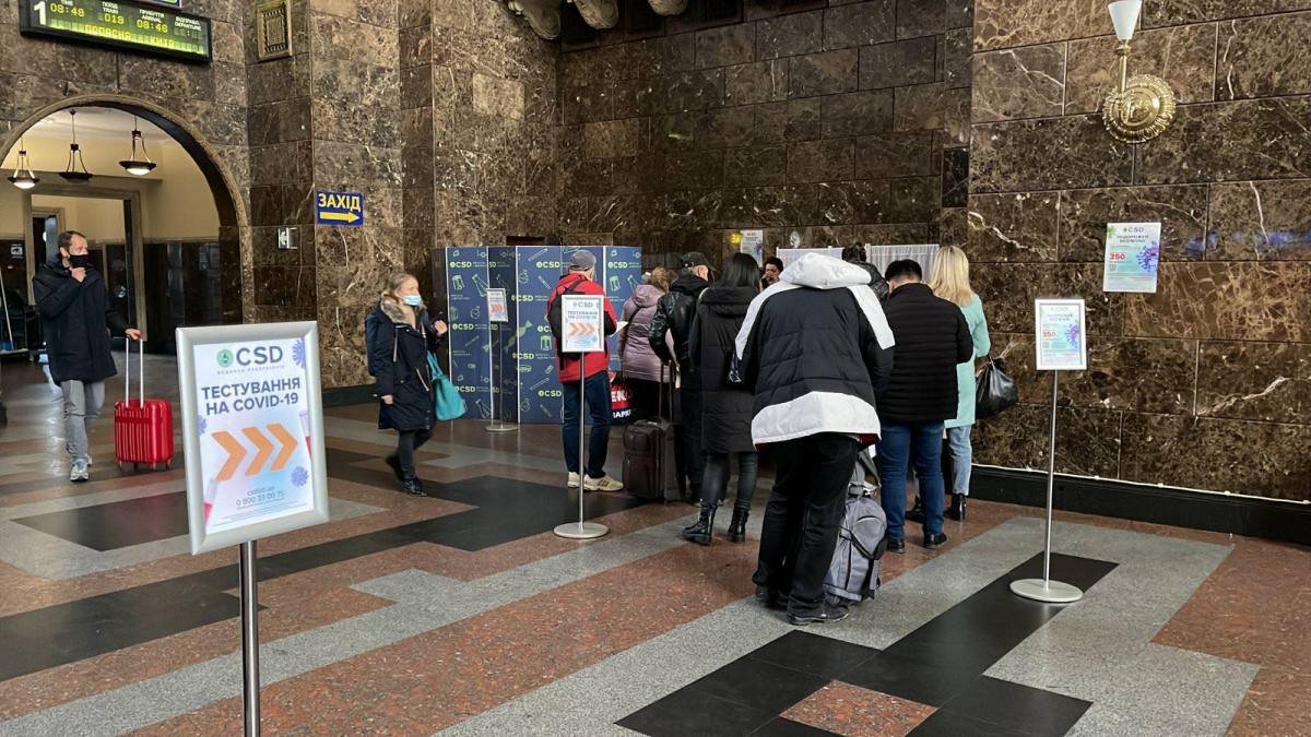 В Киеве на ЖД вокзале заработал пункт вакцинации и тестирования на COVID-19