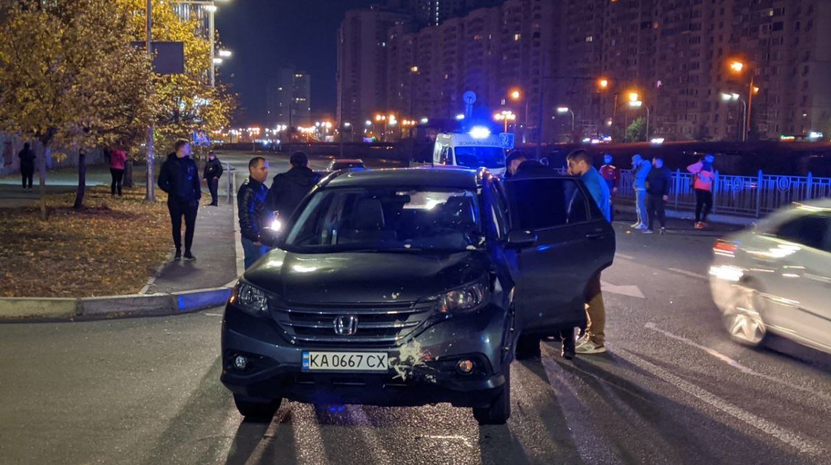 В Киеве на Позняках пьяный водитель Honda насмерть сбил мужчину