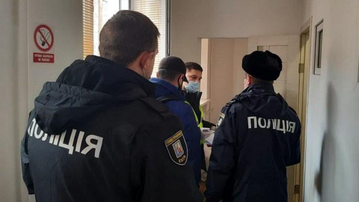 47 ножевых: в хостеле Киева нашли мертвого мужчину