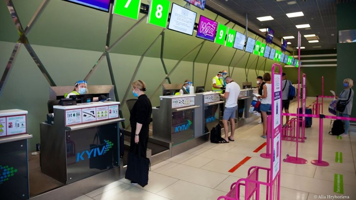 В аэропорту "Киев" попались пассажиры с поддельными COVID-сертификатами