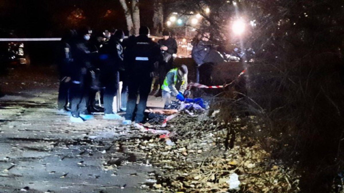 В Киеве бездомный нашел отрезанные ноги человека в мусорном баке