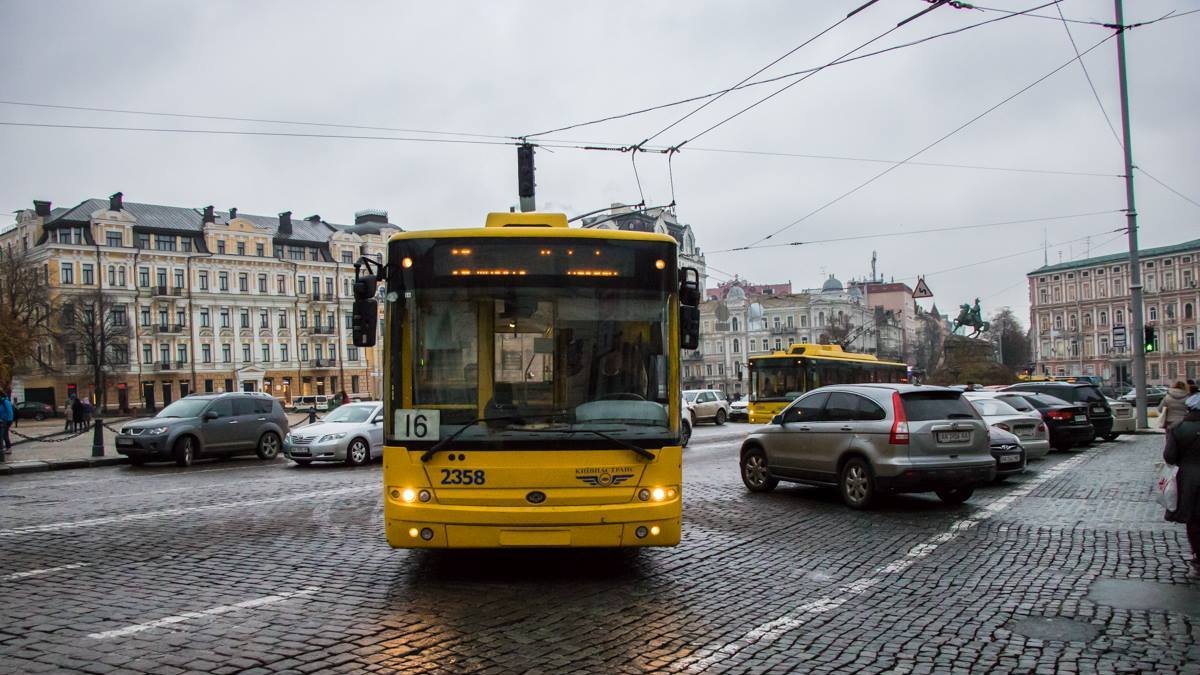 В Киеве на четыре дня закрывают движение троллейбусов по двум улицам в центре