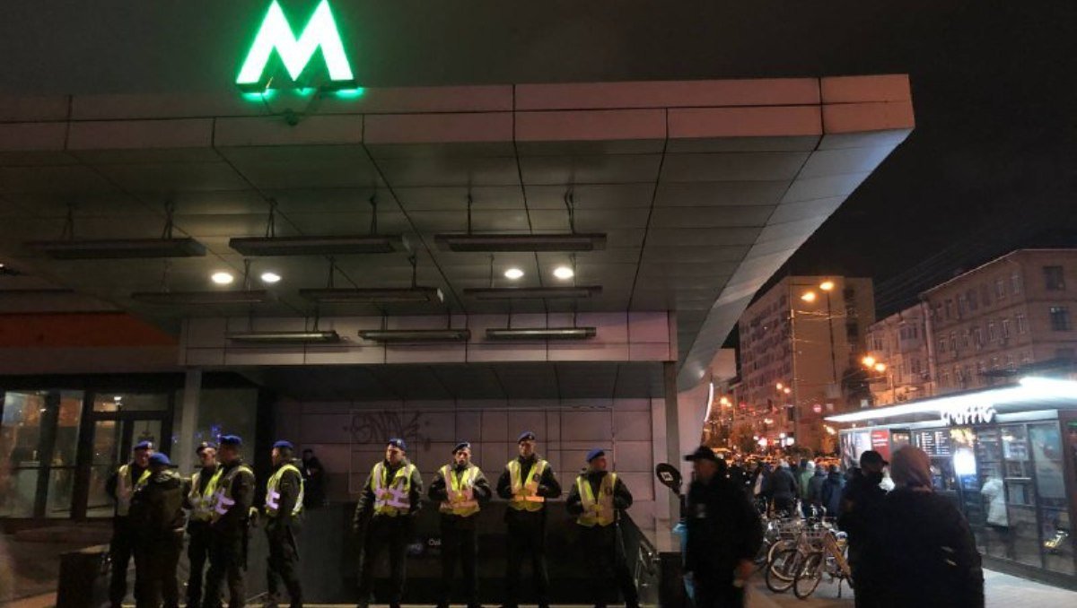 В Киеве ограничивают работу центральных станций метро: причина
