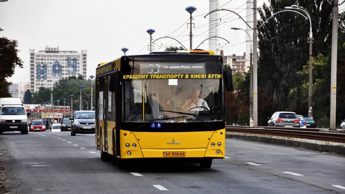 В Киеве на выходных автобусы меняют маршруты движения: список