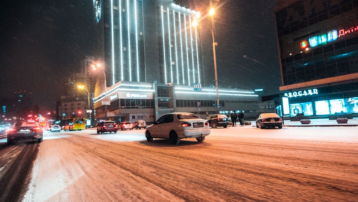 Ночью 2 декабря в Киеве пойдет снег: где не парковаться и что нужно знать водителям и пешеходам