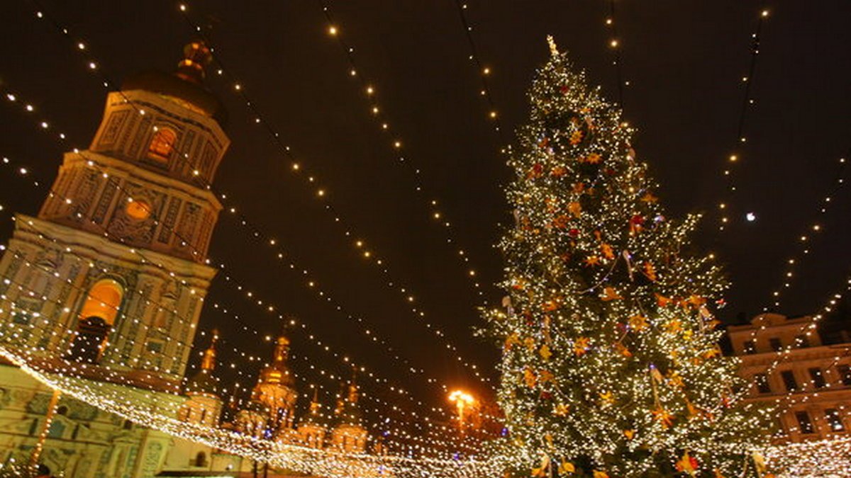 Куда пойти в Киеве за новогодней атмосферой: где открылись резиденции, катки и ярмарки