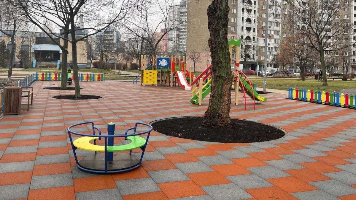 В Киеве отремонтировали два сквера: что изменилось и как они сейчас выглядят