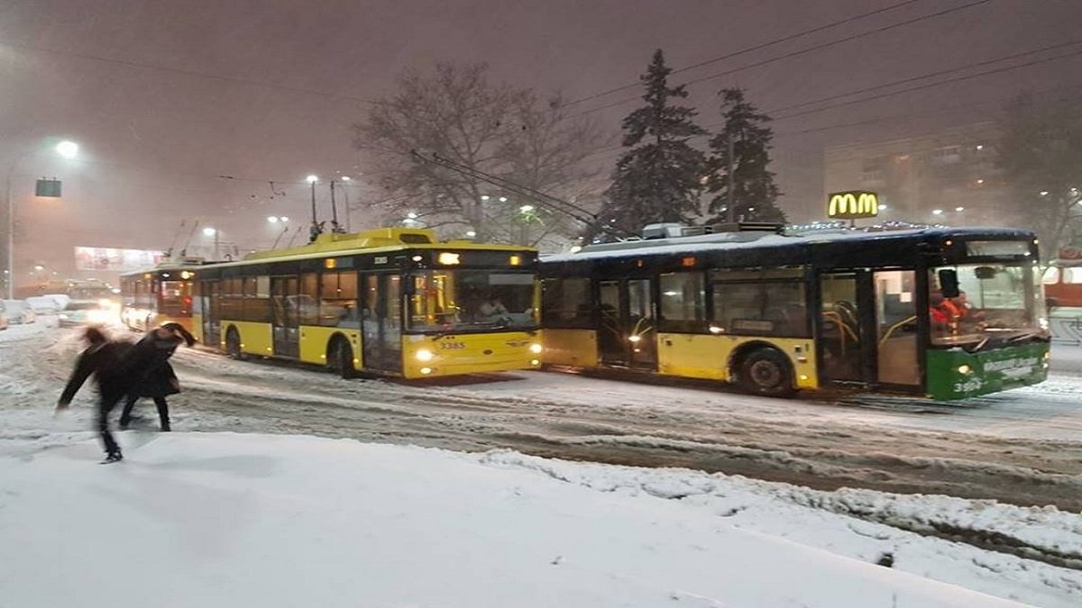 В Киеве на выходных меняют маршруты движения автобусов и троллейбусов
