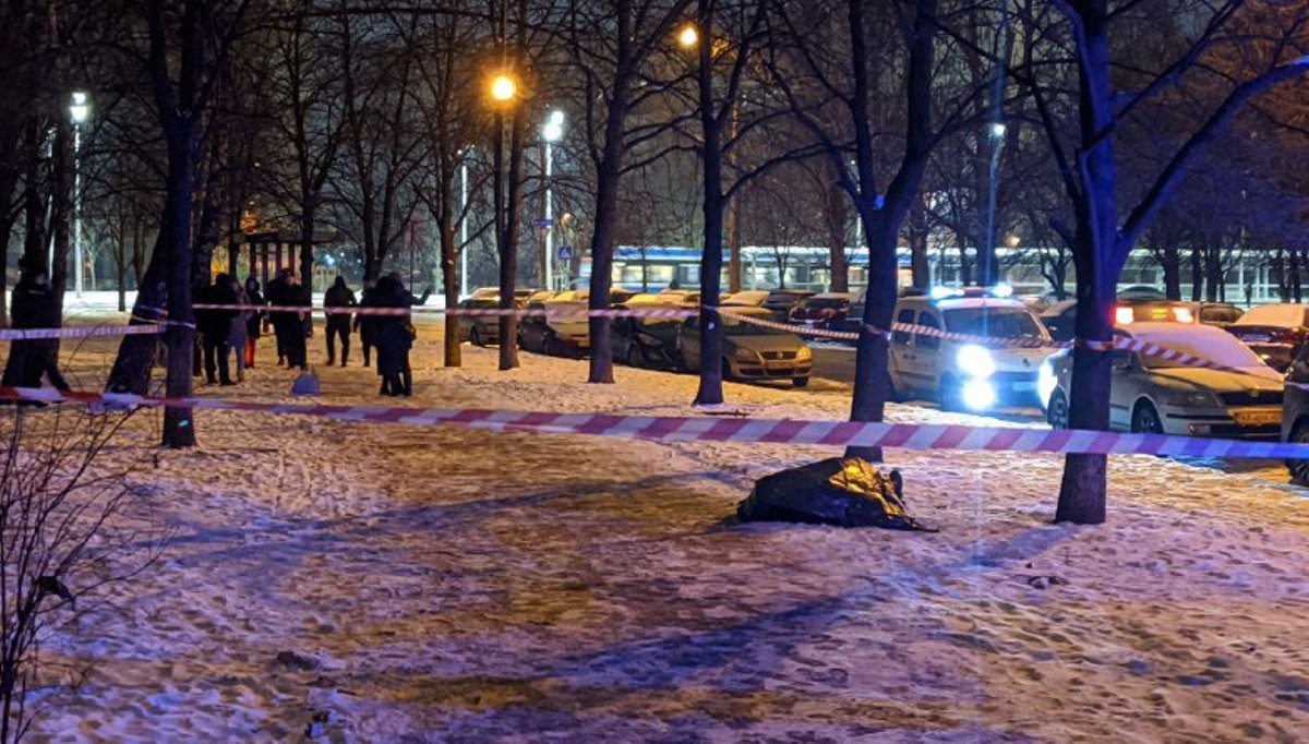 В Киеве на Борщаговке посреди улицы зарезали мужчину