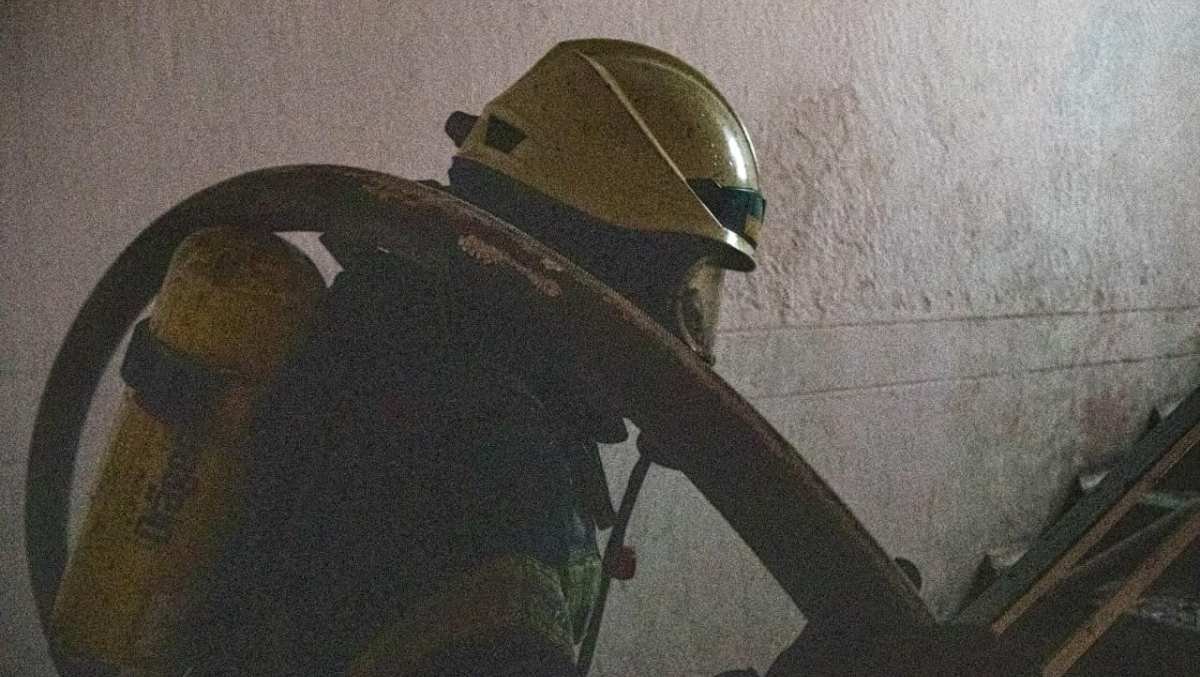 В Киеве в горящей квартире спасатели нашли тело мужчины