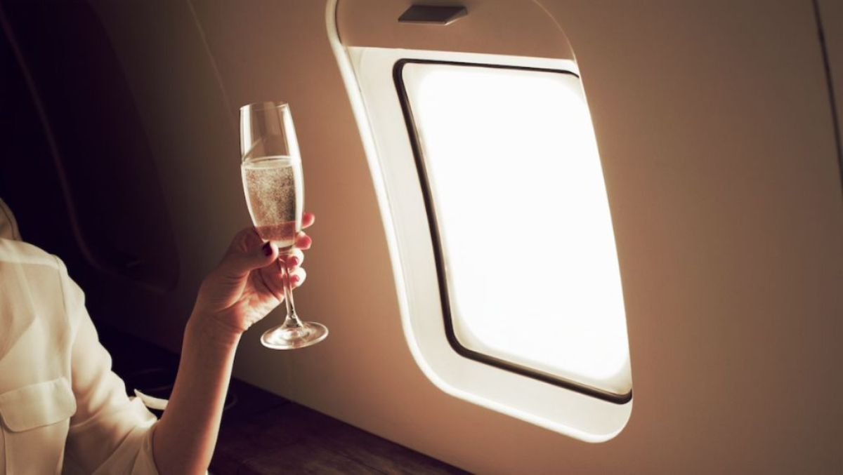 Новый год в самолете: пассажиры каких рейсов встретят 2022 в небе