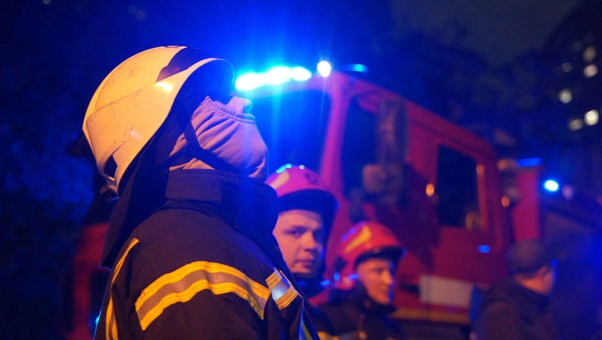 В Киеве ночью горели гаражи с пристройкой