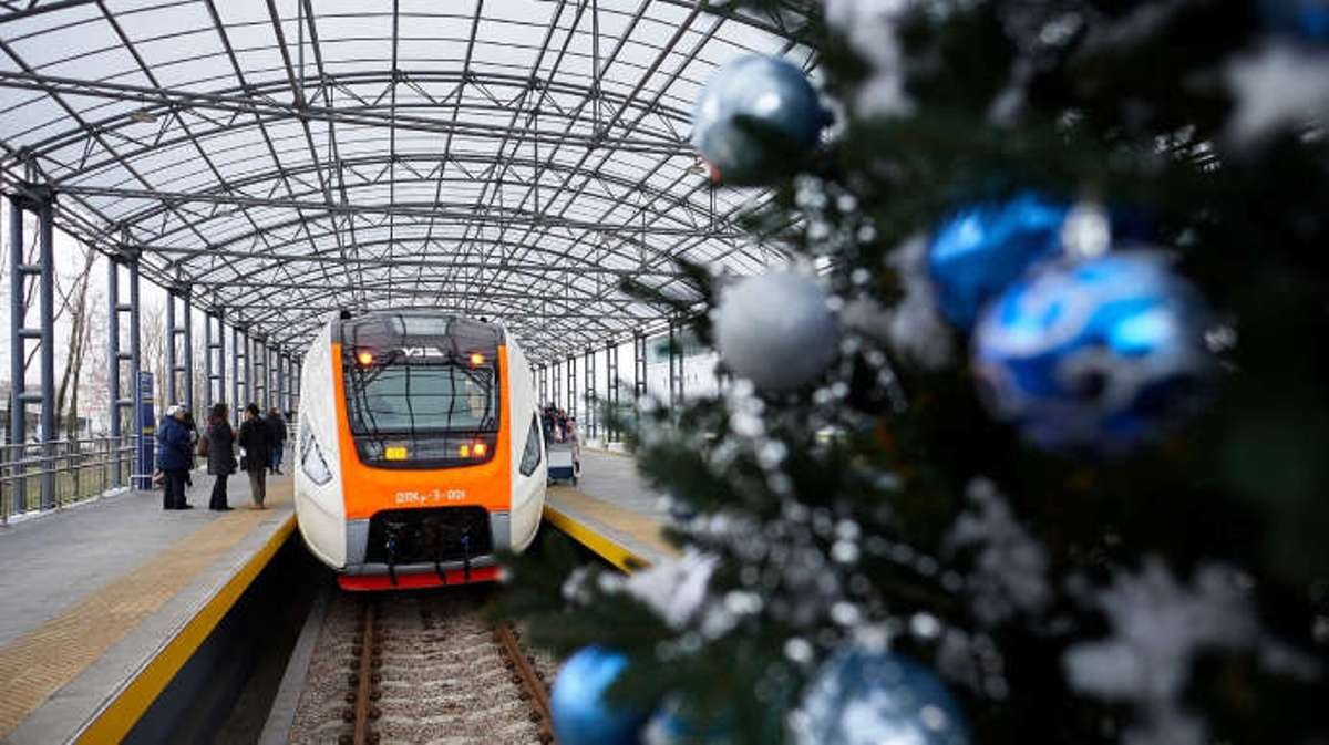 10 тысяч украинцев встретят Новый год 2022 в поездах