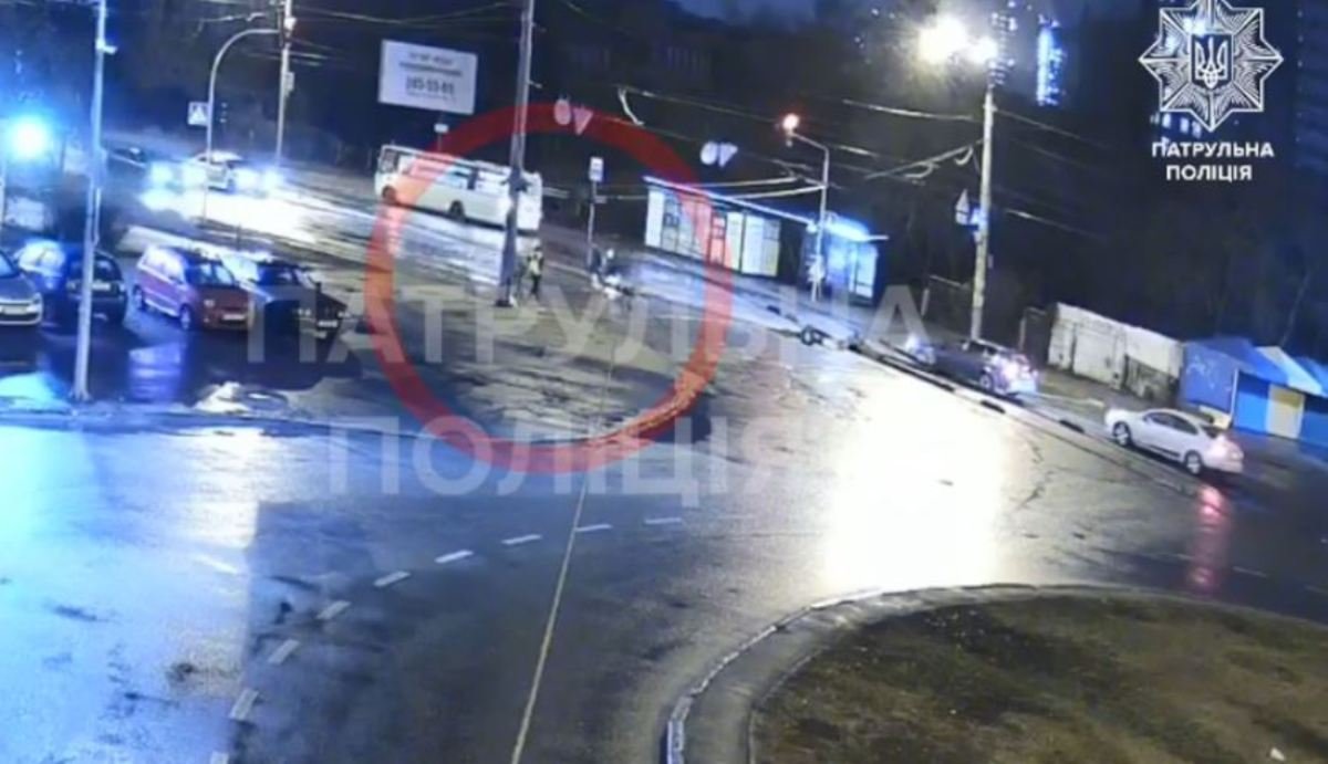 В Киеве пьяный водитель на BMW сбил 11-летнего мальчика и скрылся с места ДТП: видео момента аварии