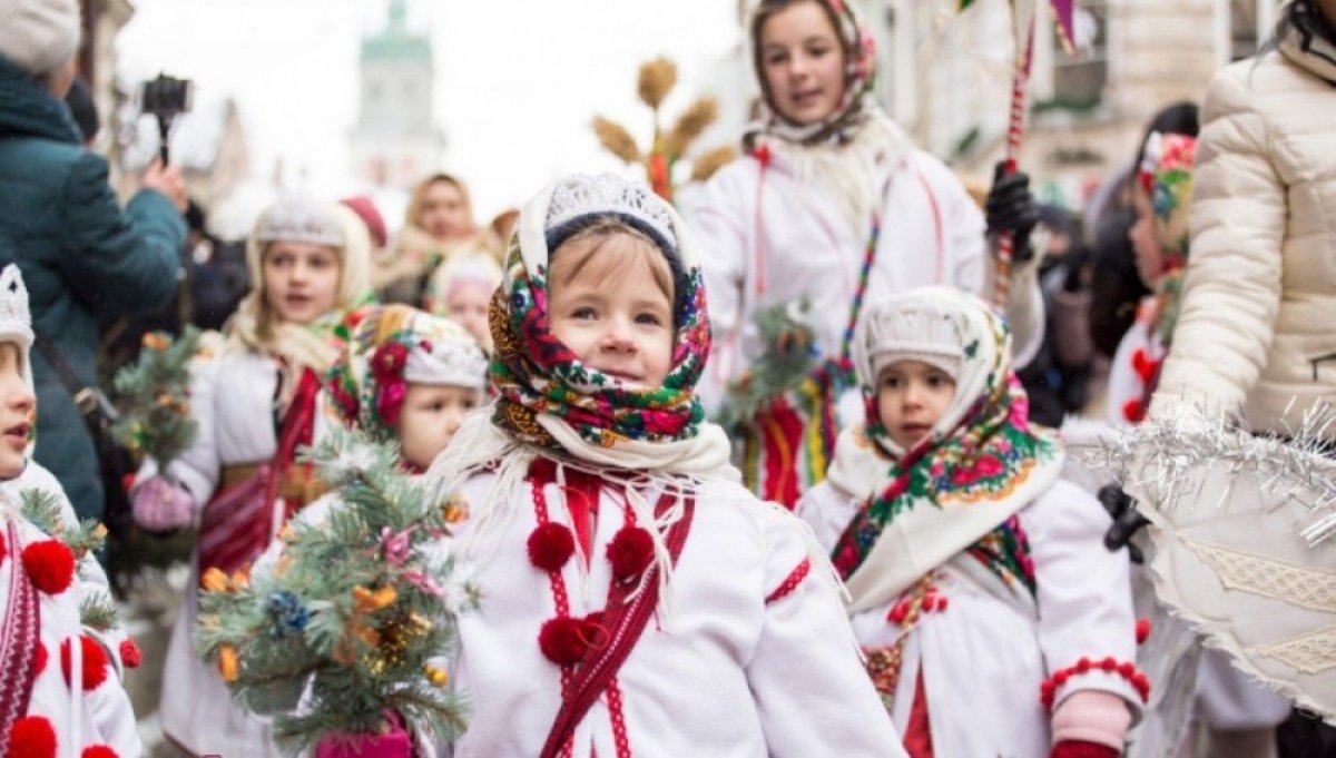 Колядки на Рождество 2022: тексты на украинском и русском языках