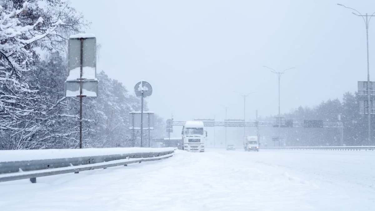 На Киев надвигаются сильные снегопады: в столицу ограничивают въезд