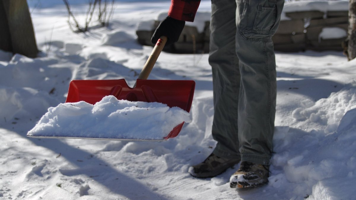 В Киеве оштрафовали 130 организаций и предприятий за снег на их территории