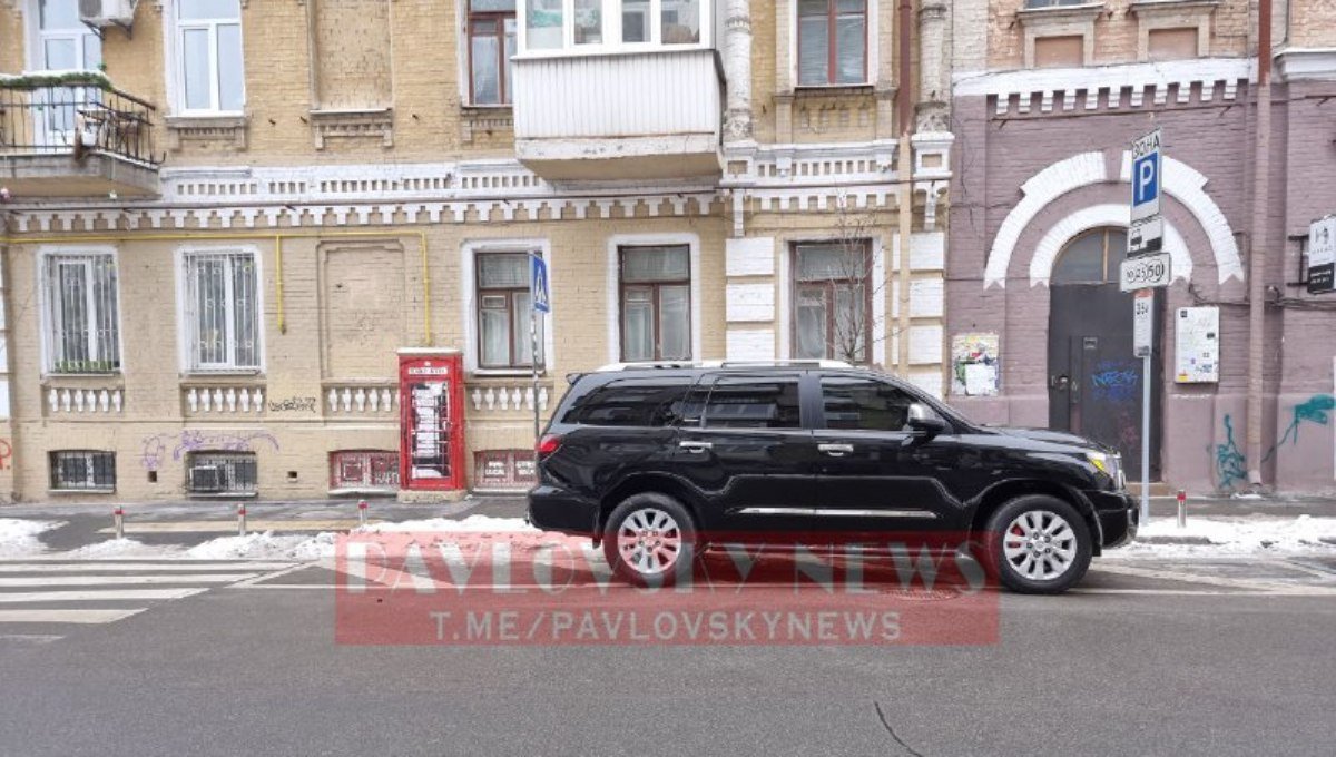 В Киеве джип Кличко запарковали с нарушением ПДР: мэр отчитался оплатой штрафа