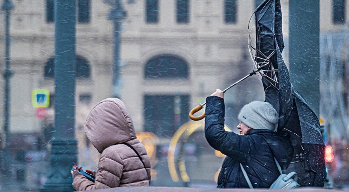 На Киев надвигается буря: в городе объявили оранжевый уровень опасности
