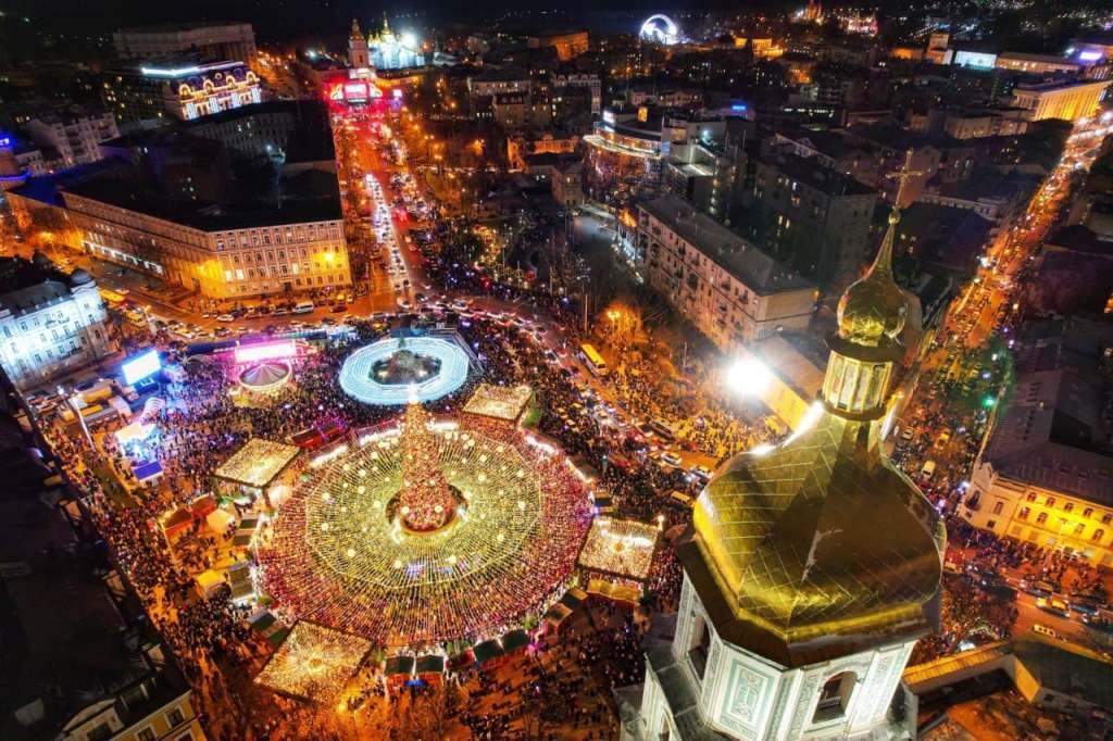 Последний день, чтобы увидеть главную елку страны: когда в Киеве начнут демонтаж новогоднего городка на Софии