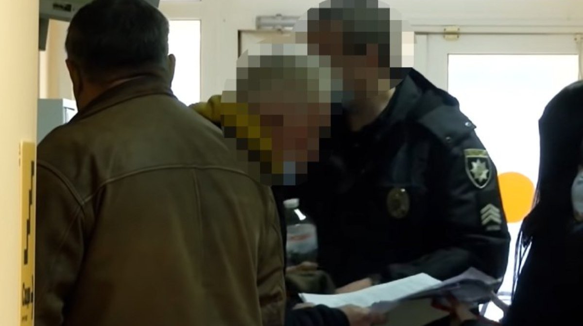 В Киеве 62-летний мужчины похитил, бил, душил и насиловал 25-летнюю девушку: его взяли под стражу