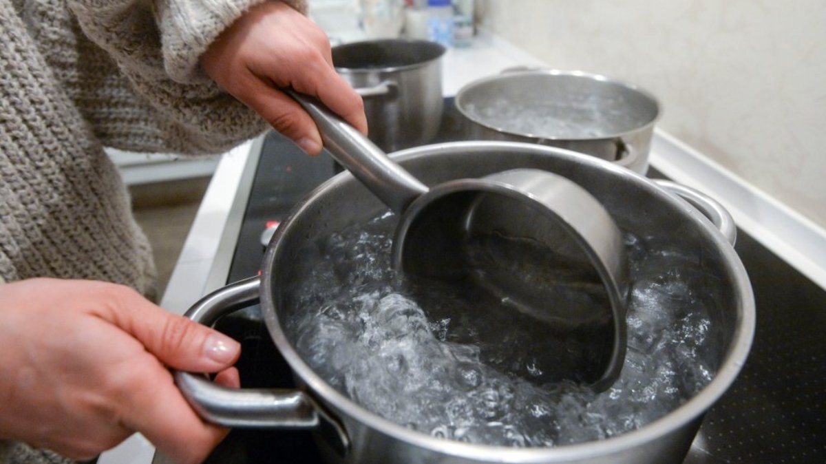 В Киеве до 9 февраля будут отключать воду: кому нужно сделать запасы