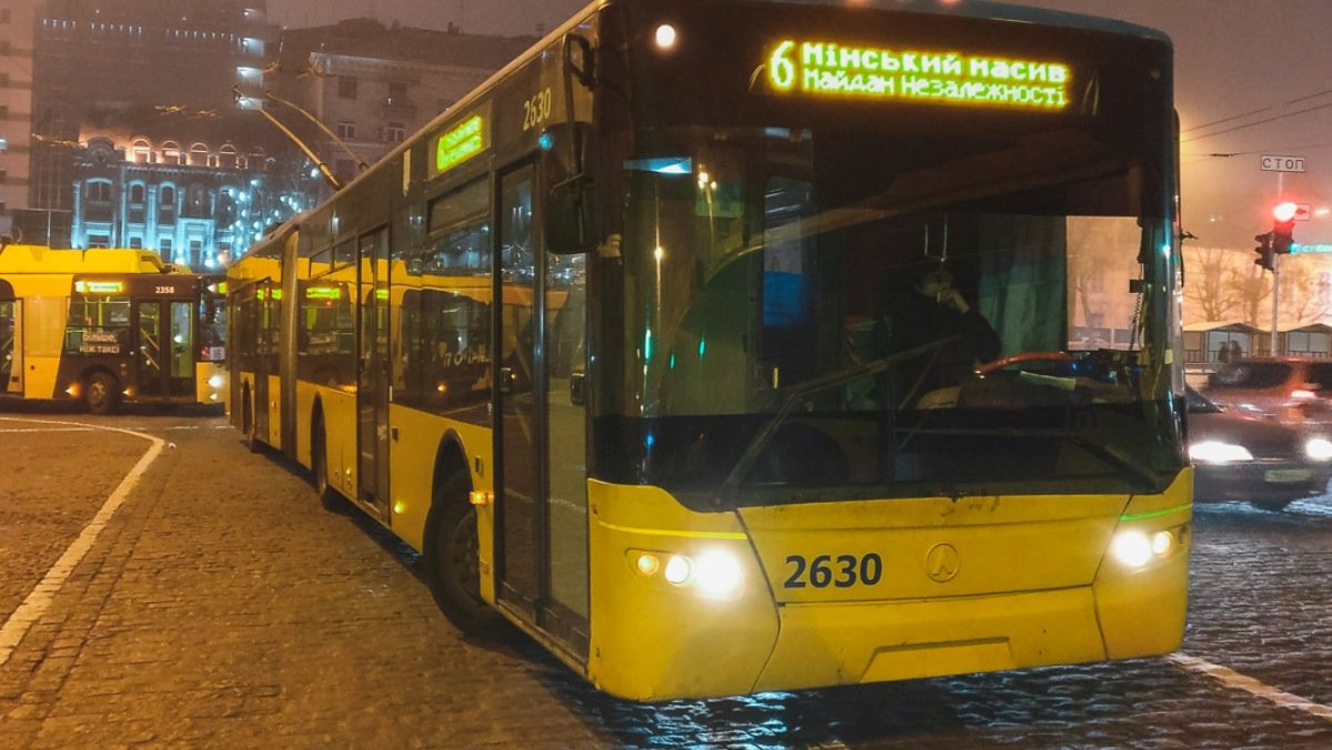 В Киеве меняют маршруты движения общественного транспорта: где и когда