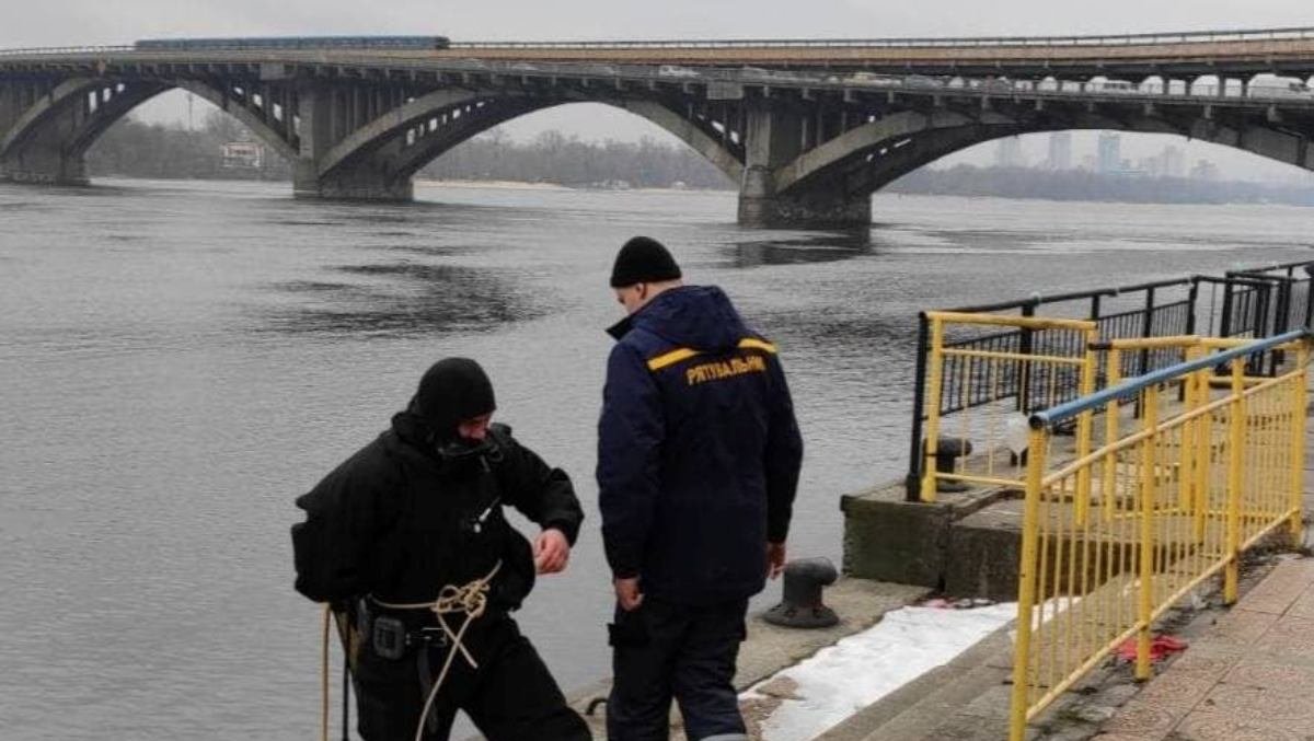 В Киеве возле моста Метро нашли утопленника