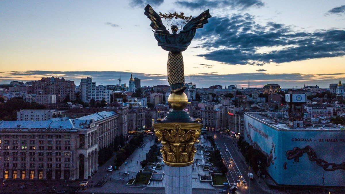 Киев в условиях военного положения: что нужно знать про работу города