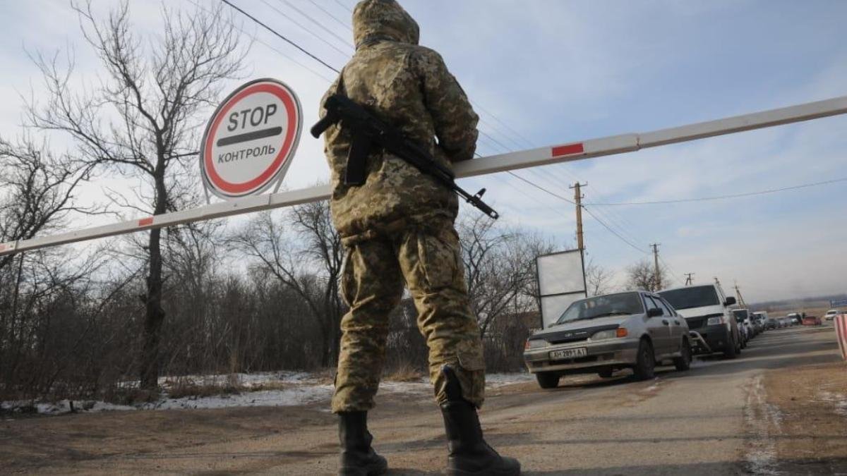 Война в Украине: как гражданским вести себя на блокпостах во время эвакуации