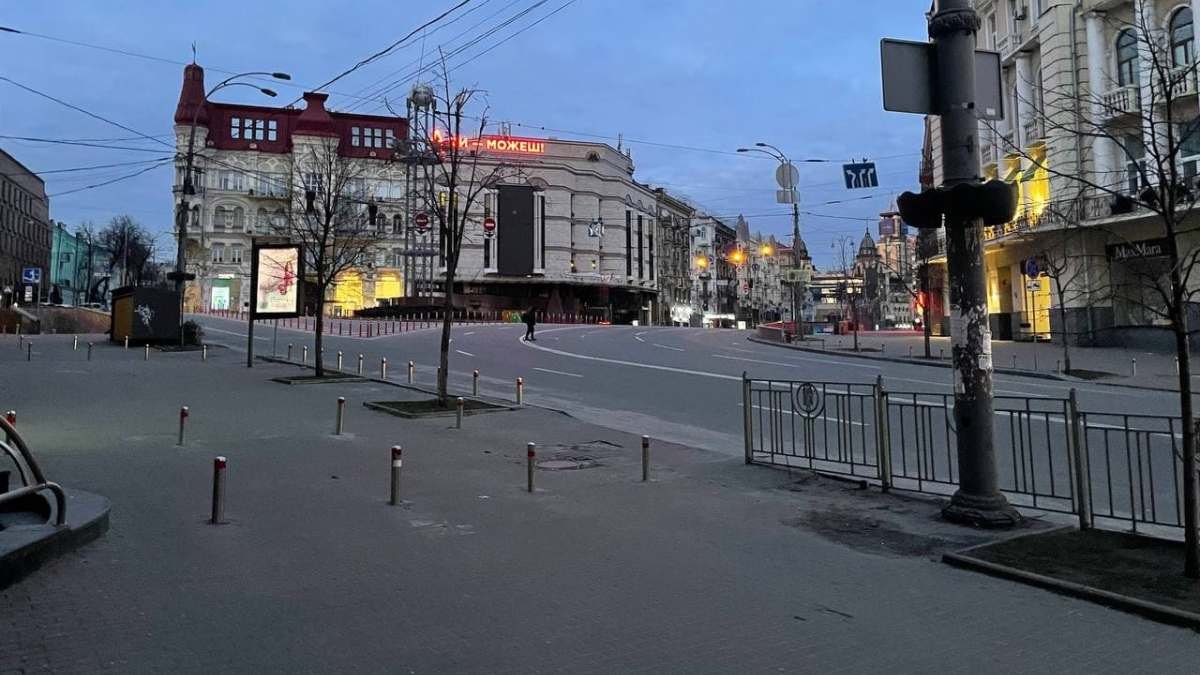 Как выглядел центр Киева во время первых переговоров: фото улиц