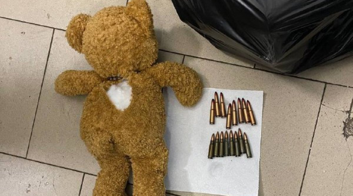 В метро Киева обнаружили диверсантов, которые хранили боеприпасы в игрушке: задержали пять человек