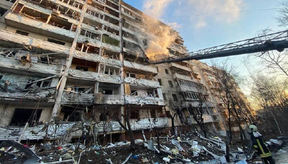 Киев снова обстреляли: пострадали многоэтажки в Подольском и Святошинском районе