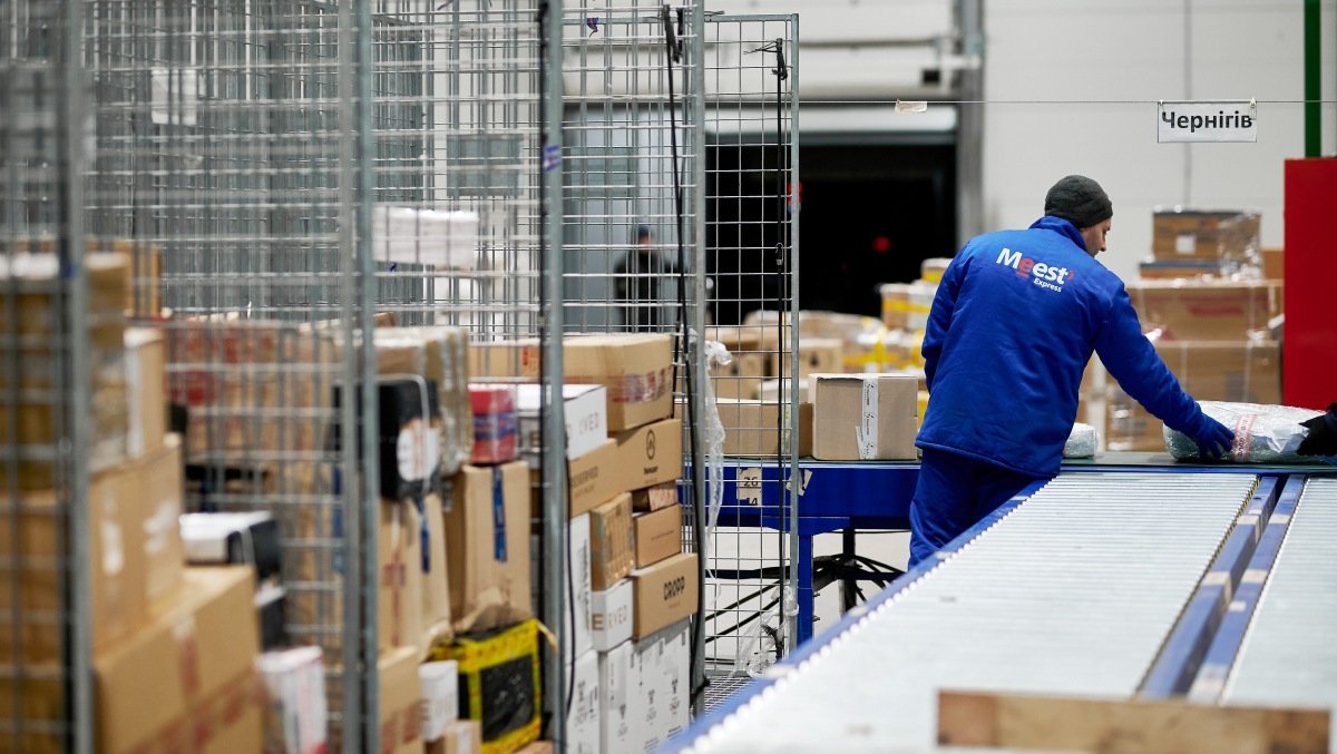 Как отправить вещи родным, выехавшим в Европу: Meest возобновляет доставку в страны ЕС