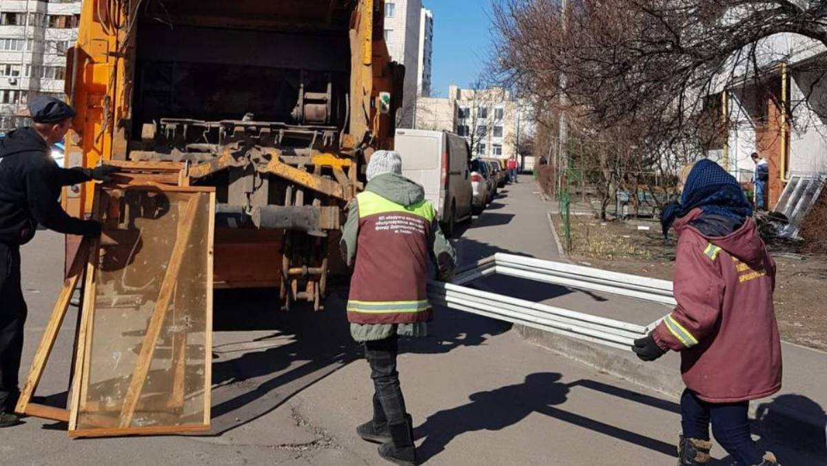 Жителей Киева просят оплатить коммуналку, чтобы обеспечить зарплатой сотрудников, которые ликвидируют разрушения и аварии