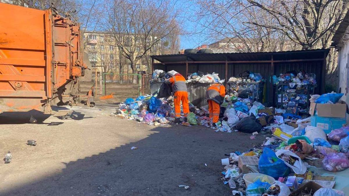 В Киеве выросло количество мусора: как работают коммунальщики