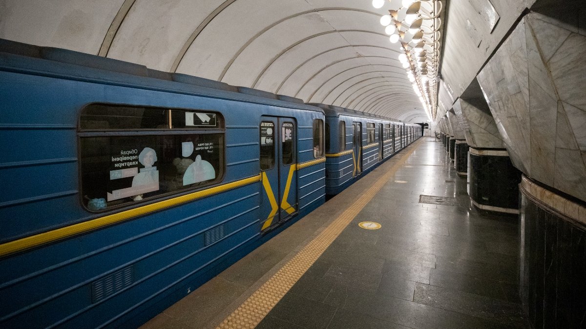 В Киеве поезда метро начали курсировать  до станции "Академгородок": как работает подземка 8 апреля