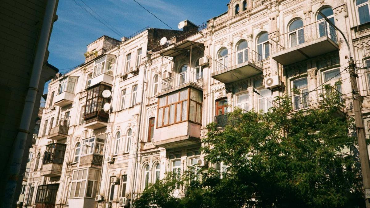 В историческом центре Киева запретили устанавливать кондиционеры и застеклять балконы