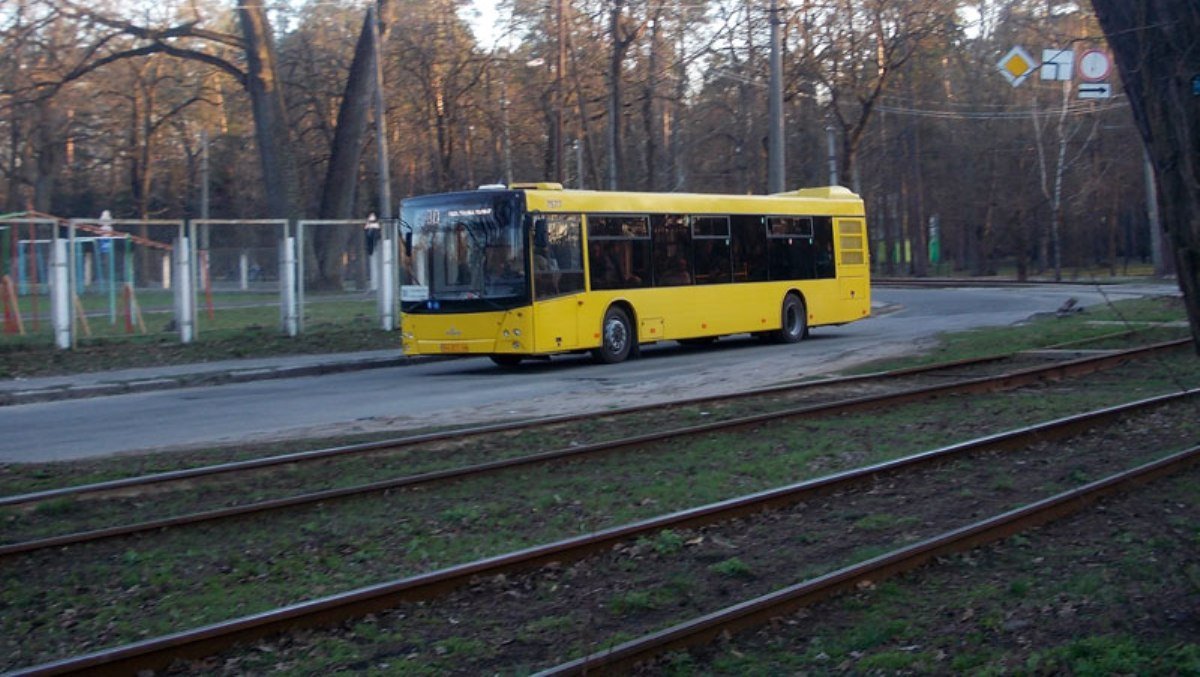 В Киеве с Почайной в Пущу-Водицу запустили автобус